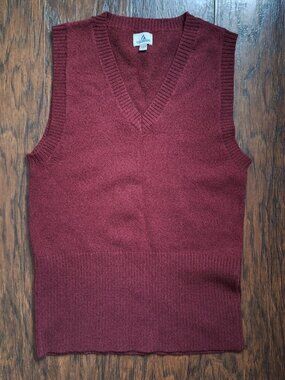Maroon v-neck sweater vest size small